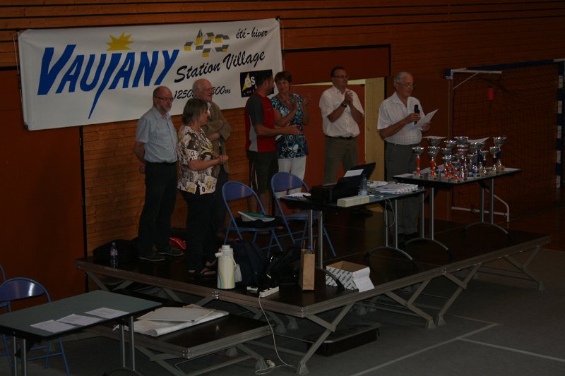 IMG_3983.JPG - Le plateau de la remise des prix: , J.S. Trochet, Claire Pernoud, J.Peyrin, J.Brethé, Mr X (directeur du complexe sportif), Annick Basset et Dominique Ginet (Office du tourisme de Vaujany)