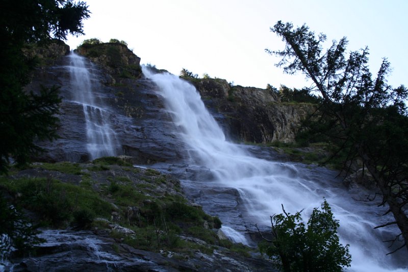 IMG_4643.JPG - Sous la cascade