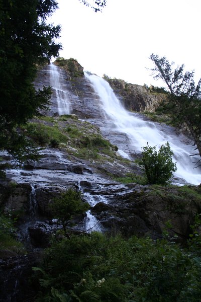 IMG_4644.JPG - Sous la cascade